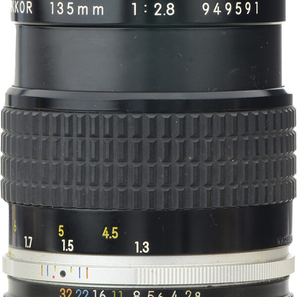 Objetiva Nikon 135mm 2.8 Mecânica Novinha E Perfeita