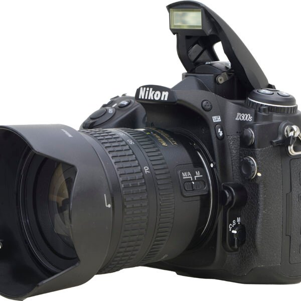 Nikon D300s + Zoom 18-70mm + 16gb Só 15.100 Cliques