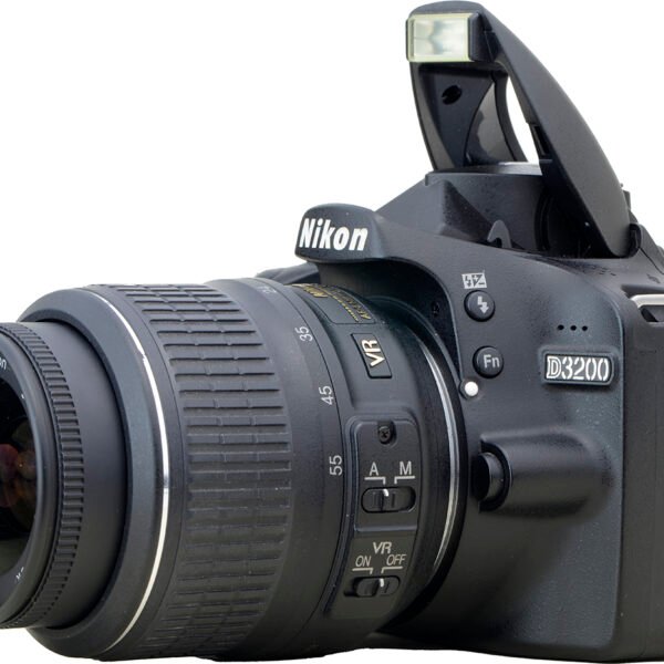 Nikon D3200 + 18-55mm + 32gb +bolsa Só 13.271 Cliques Zerada (Usado)